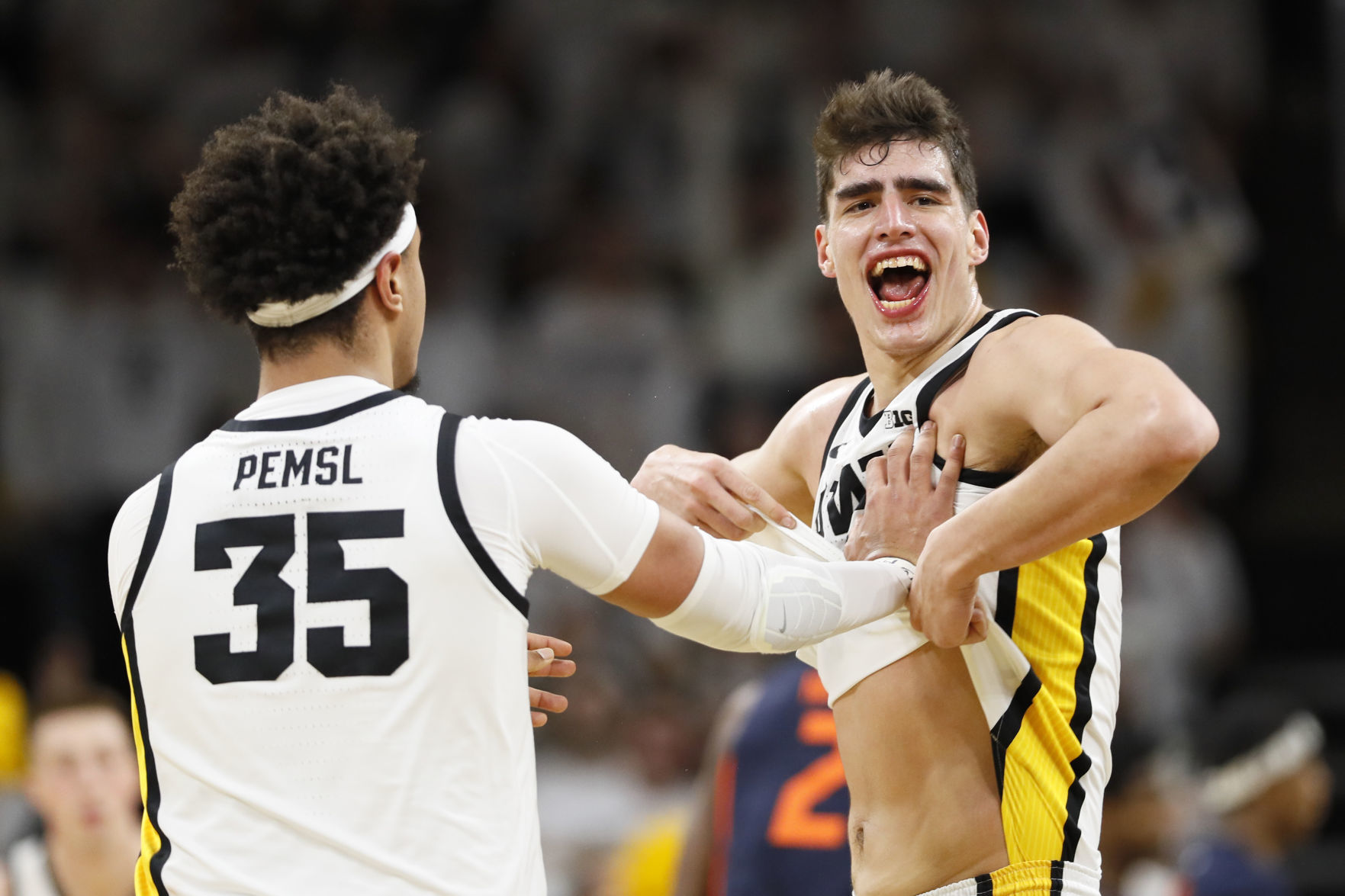Illinois Iowa Basketball